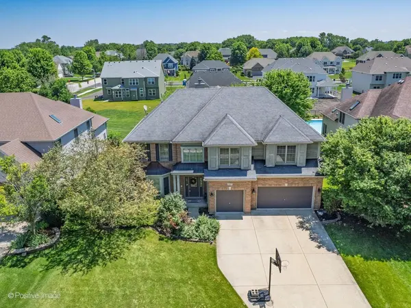 537 N Sycamore LN, North Aurora, IL 60542