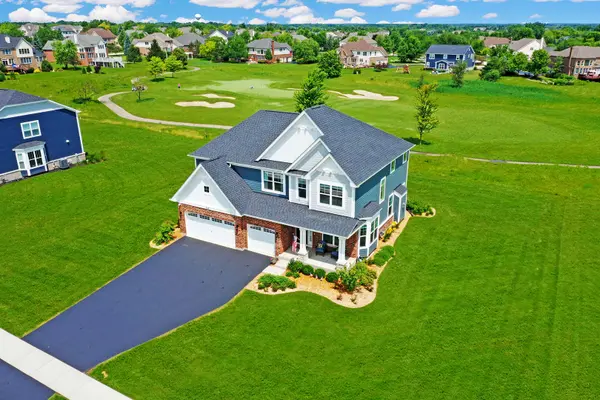 10 Crystal Downs DR, Hawthorn Woods, IL 60047