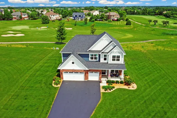 10 Crystal Downs DR, Hawthorn Woods, IL 60047