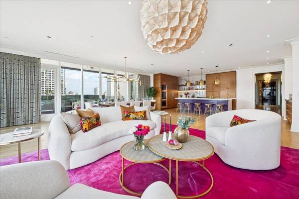 9 W Walton ST #2202, Chicago, IL 60610