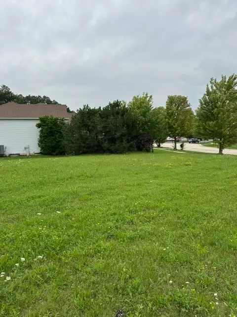 1190 Oak Shore LN, Antioch, IL 60002