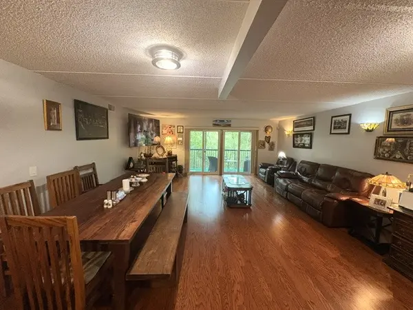 6701 N Milwaukee AVE #303, Niles, IL 60714