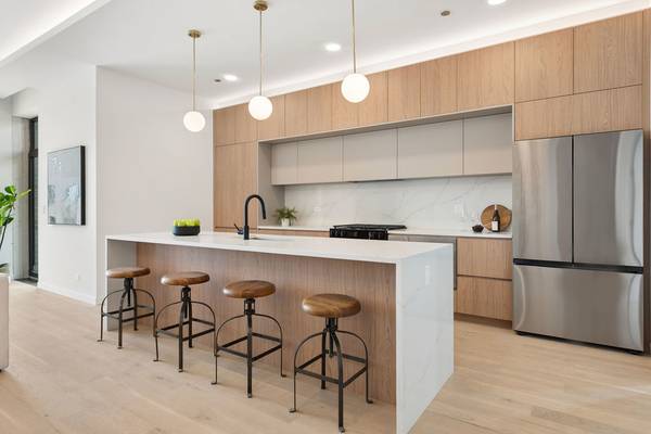 2072 N Western AVE #303, Chicago, IL 60647