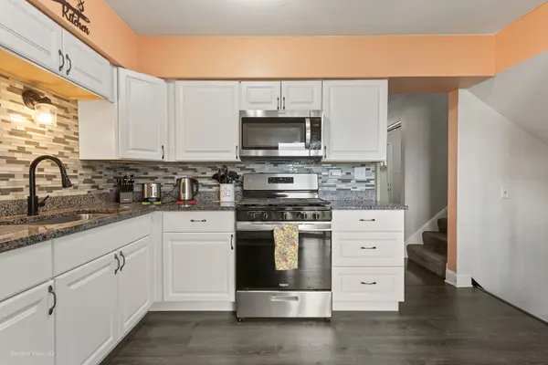 1144 E 160th PL, South Holland, IL 60473