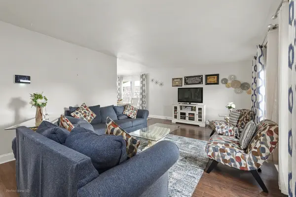 1144 E 160th PL, South Holland, IL 60473