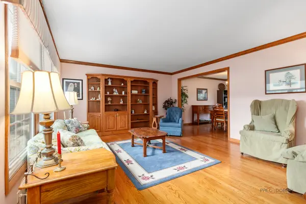 831 Jefferson DR, Lindenhurst, IL 60046