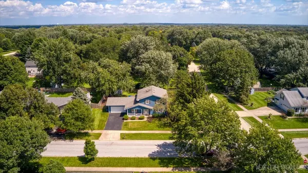 2308 Flambeau DR, Naperville, IL 60564