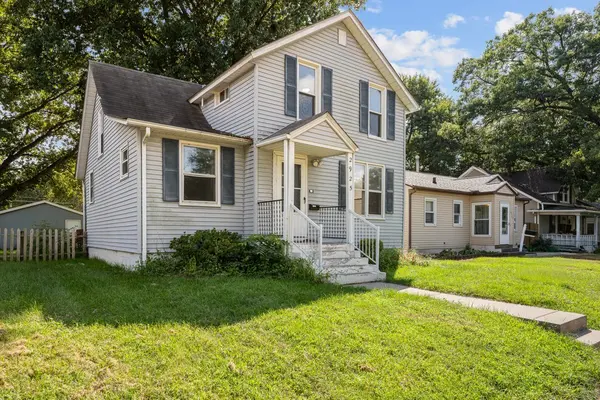 2925 BELLEVUE AVE, Bettendorf, IA 52722
