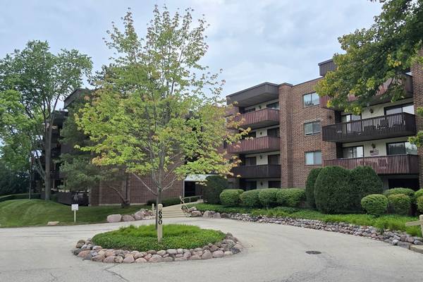 690 Chandler RD #408, Gurnee, IL 60031