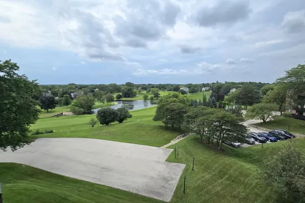 690 Chandler RD #408, Gurnee, IL 60031