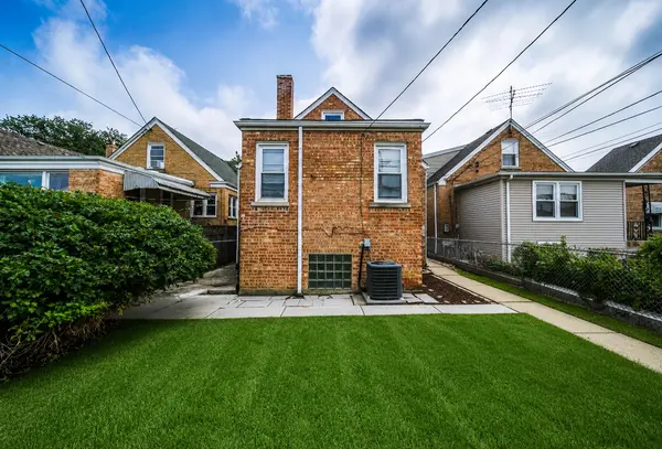 3230 N Neva AVE, Chicago, IL 60634