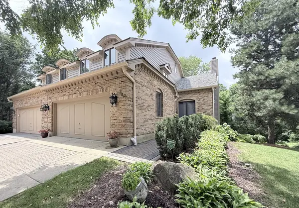640 Walnut Oaks DR, Roselle, IL 60172
