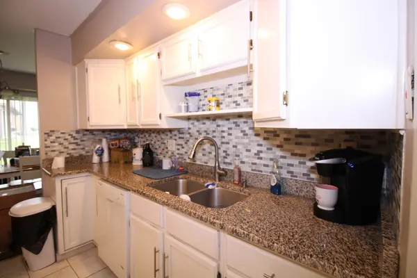 15 Marywood LN #C, Bolingbrook, IL 60440