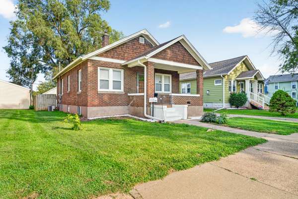 823 Pershing BLVD, Clinton, IA 52732