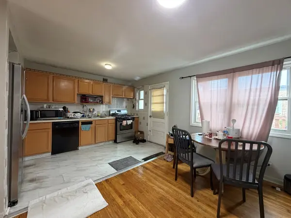 6338 N Kedzie AVE #2W, Chicago, IL 60659