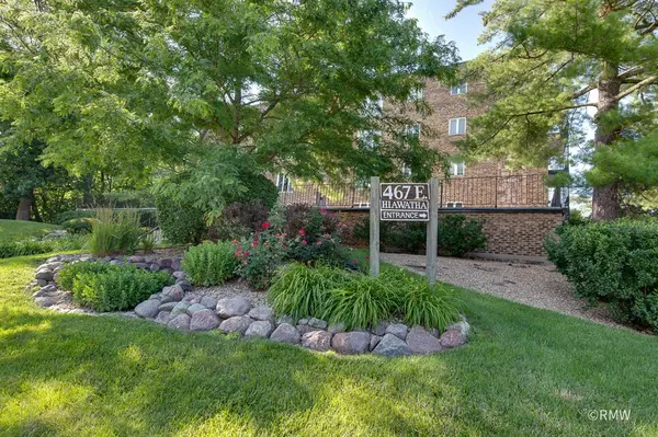 467 Hiawatha TRL #106, Wood Dale, IL 60191