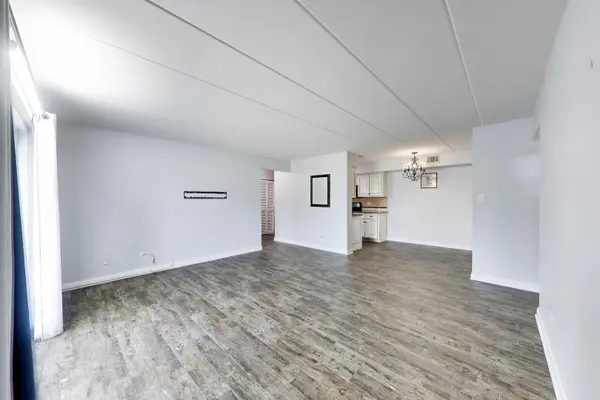 6443 Clarendon Hills RD #301C, Willowbrook, IL 60527