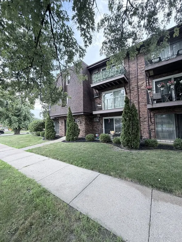 7005 99th ST #2W, Chicago Ridge, IL 60415
