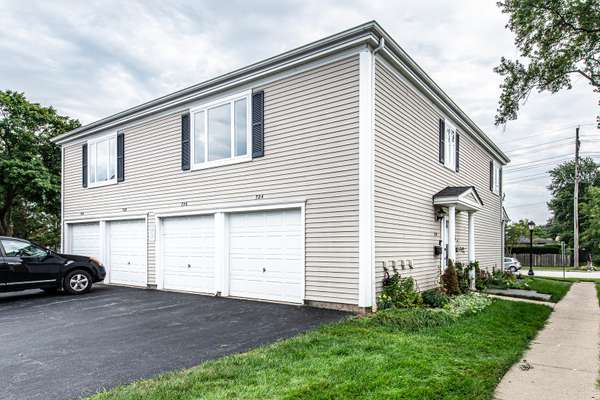 724 E Old Willow RD #104D, Prospect Heights, IL 60070