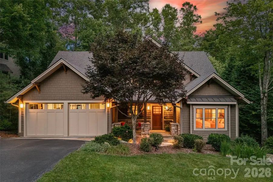 15 E Owl Creek LN, Fairview, NC 28730