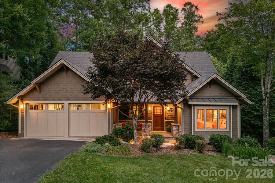 15 E Owl Creek LN, Fairview, NC 28730