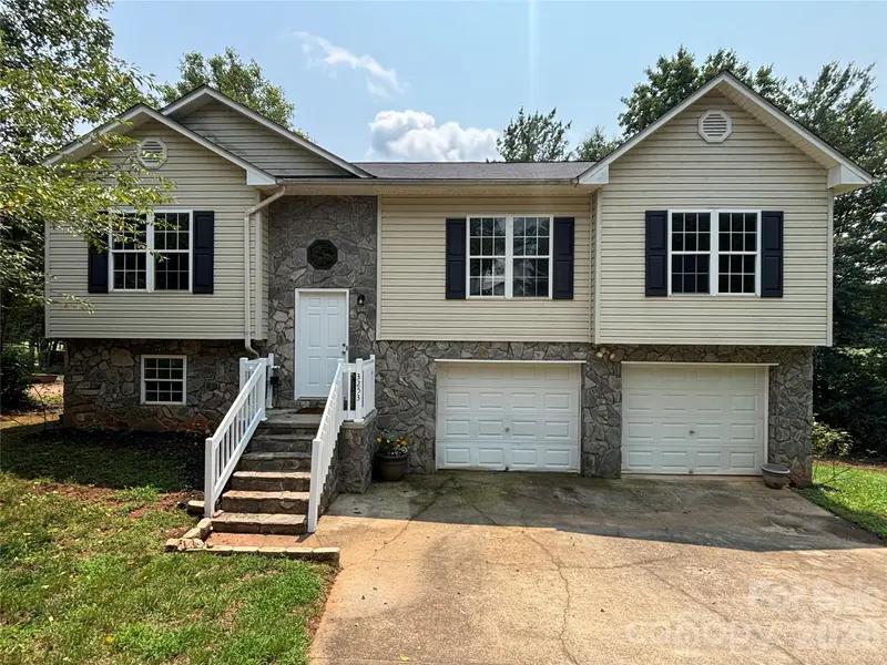 3253 Capital CT, Lenoir, NC 28645