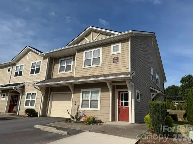 93 Foxden DR #204, Fletcher, NC 28732