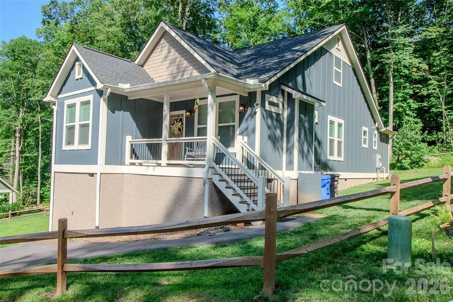 611 Twinbrook LN, Maggie Valley, NC 28751