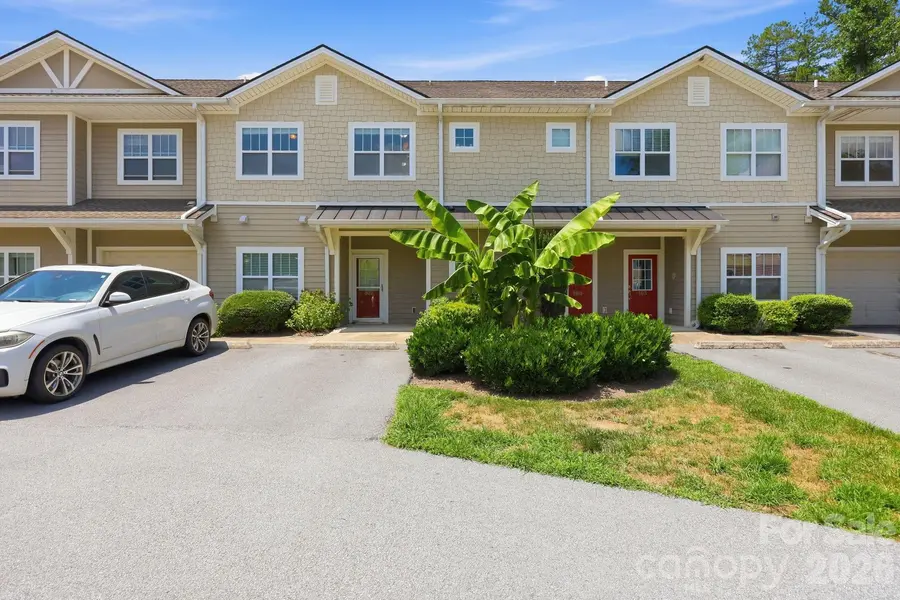 123 Foxden DR #202, Fletcher, NC 28732