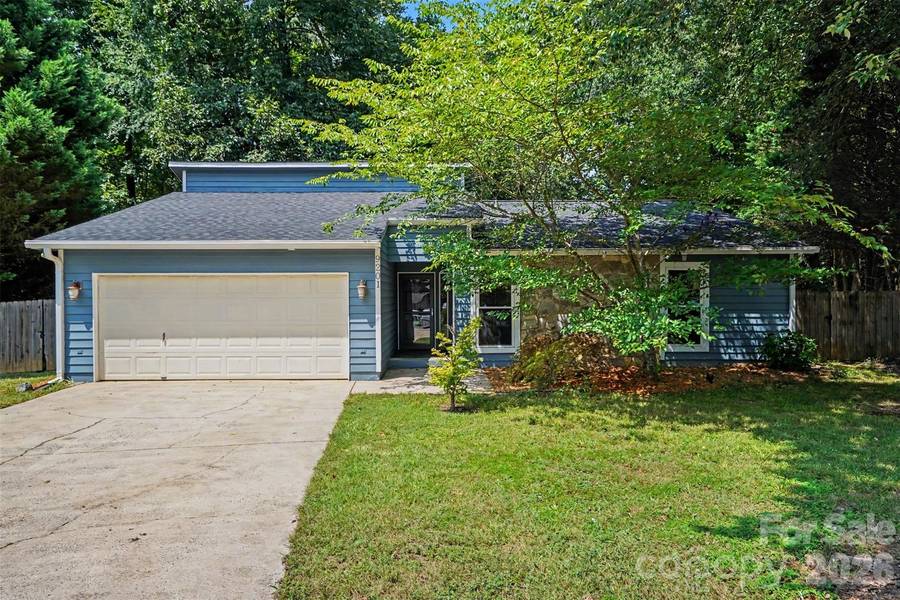 9201 Aylesbury LN, Mint Hill, NC 28227