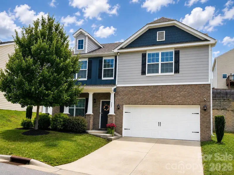 223 Marathon LN, Candler, NC 28715