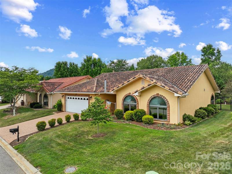 19 Pacifico DR, Asheville, NC 28806