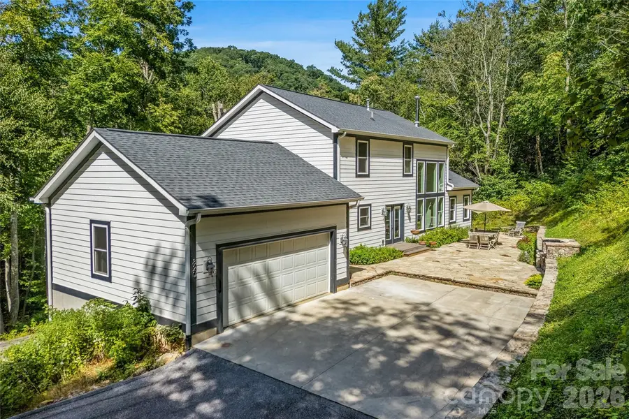 820 Merrills Cove RD, Asheville, NC 28803