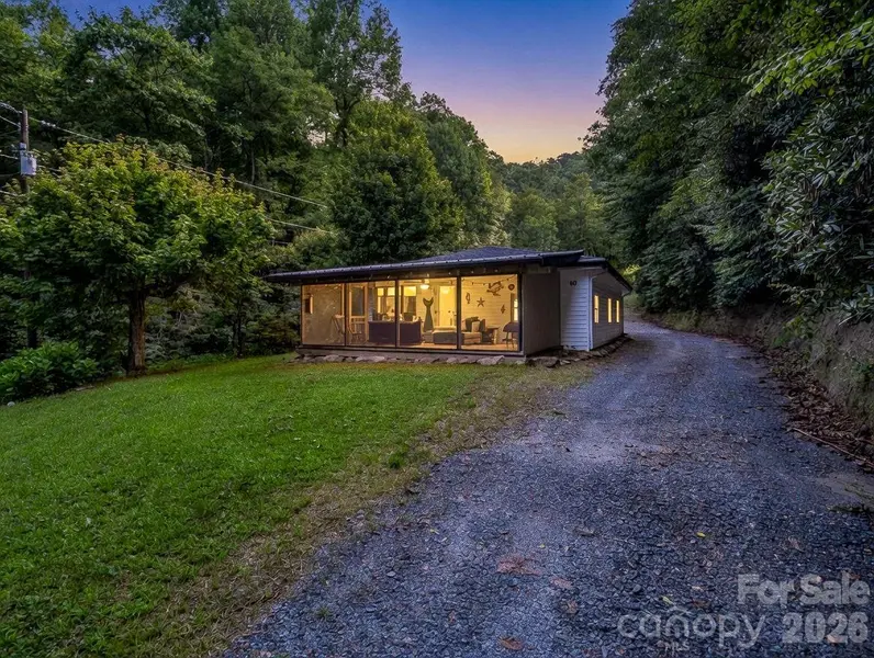 60 Owenby Cove RD, Fairview, NC 28730