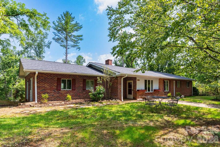 1860 Deer Park Lake RD, Spruce Pine, NC 28777