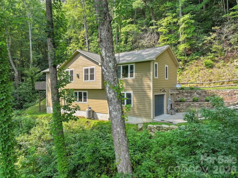 297 Triple Creek DR, Clyde, NC 28721