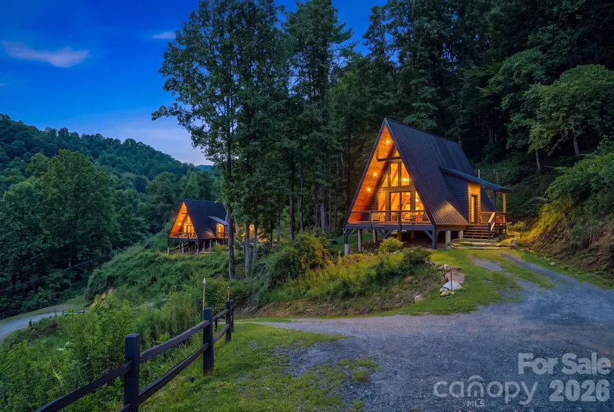 11392 & 11394 US 19W HWY, Burnsville, NC 28714