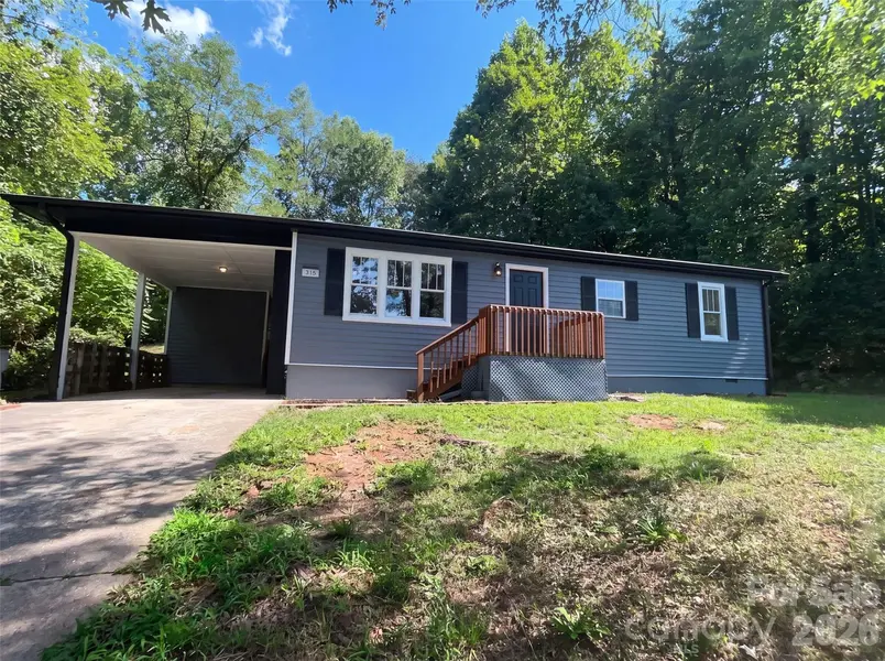 915 Kenham PL, Lenoir, NC 28645