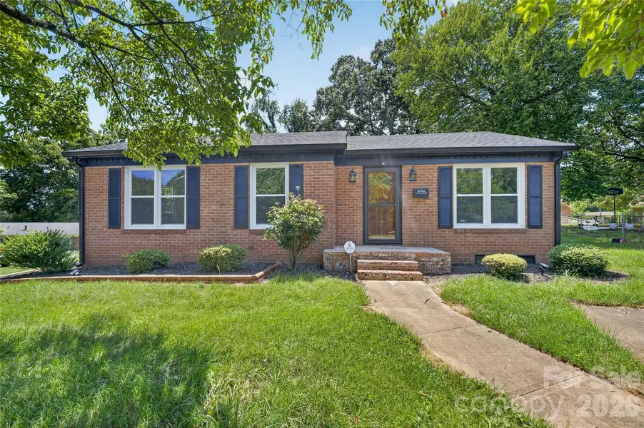 4040 Burnham CT, Winston Salem, NC 27105