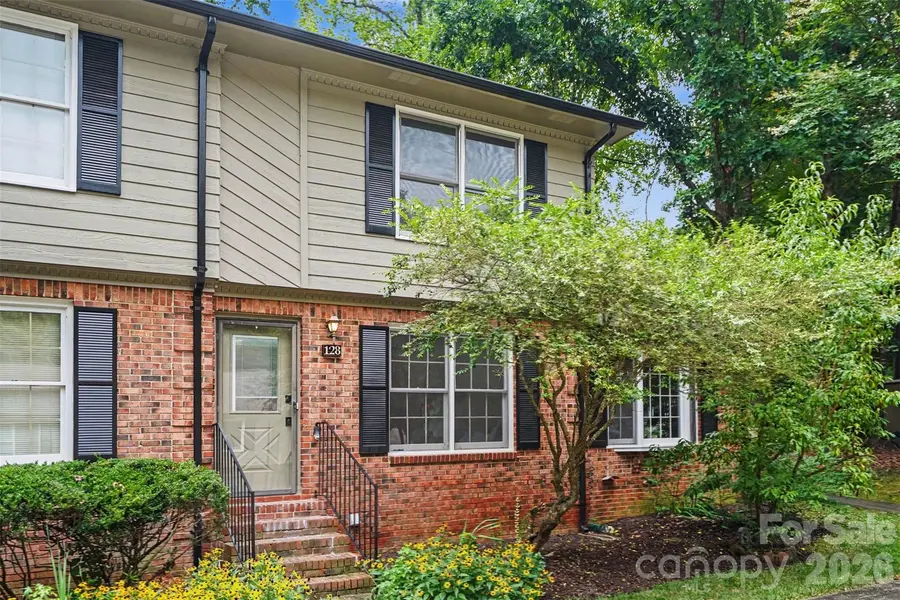 128 Ashbrooke DR, Fort Mill, SC 29715
