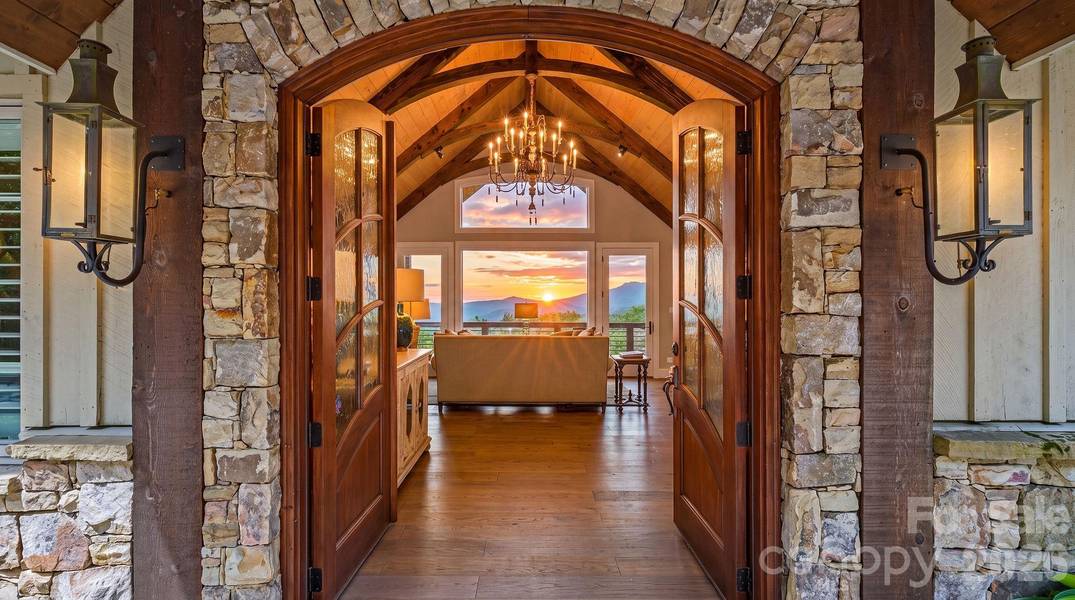 777 Green Hill RD, Blowing Rock, NC 28605