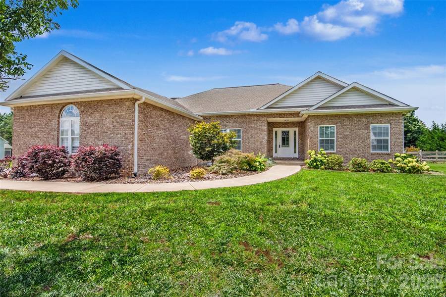 317 Thistle LN, Statesville, NC 28625