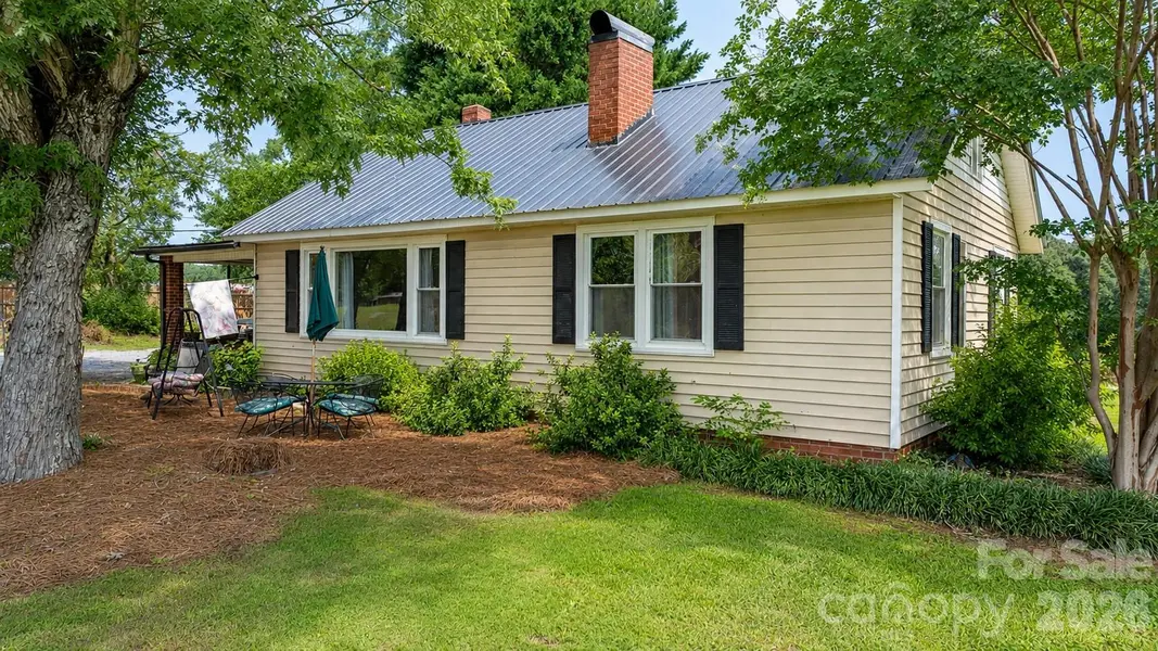 1378 NC 182 HWY, Lincolnton, NC 28092