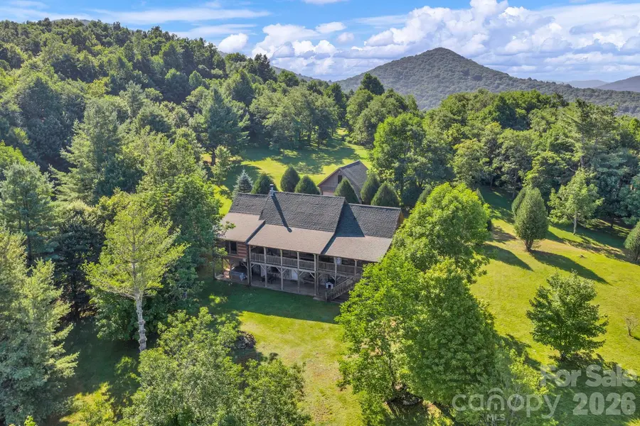 525 Schoolhouse RDG, Boone, NC 28607