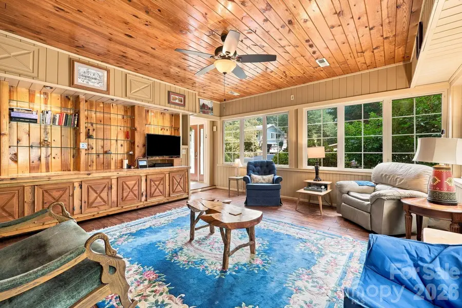 1925 Laurel Park HWY, Hendersonville, NC 28739