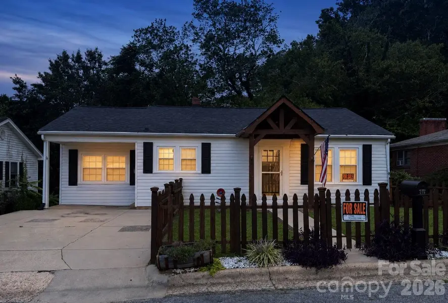 416 Edgewood DR SW, Lenoir, NC 28645