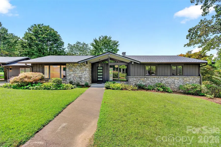 208 Dogwood LN, Black Mountain, NC 28711