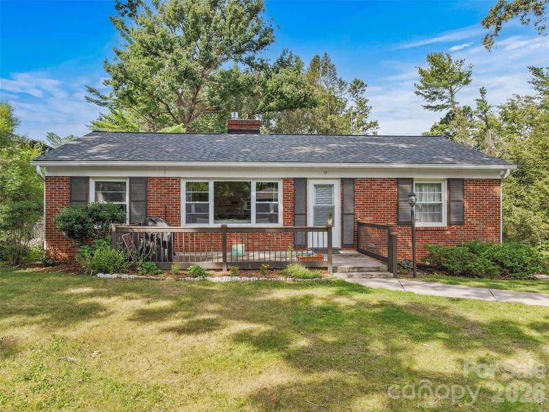 15 Lynnstone CT, Asheville, NC 28805