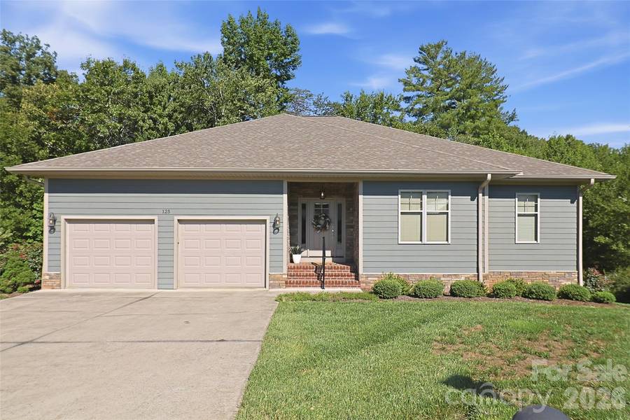 125 Beechmont DR, Morganton, NC 28655