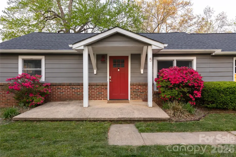 5 Shadowlawn DR, Asheville, NC 28806